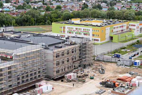 «Не в ущерб образовательному процессу»: Татарстану надоело строить школы для «великанов»