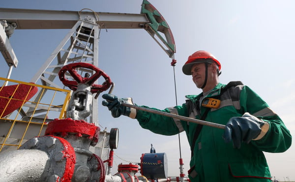 Запрет на экспорт нефти не удешевит бензин – эксперты предлагают нерыночные методы