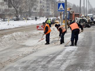 Казани не хватает тысяч дворников и денег на обслуживание улиц