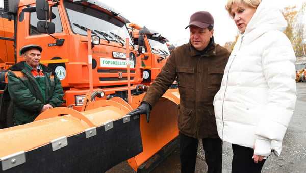 Ильсур Метшин осмотрел на базе МУП треста «Горводзеленхоз» новую снегоуборочную технику