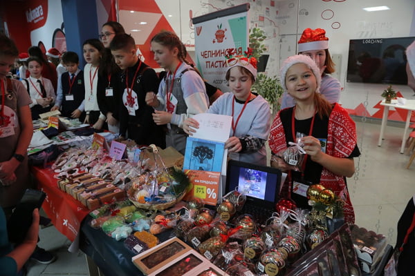 Юные предприниматели в Татарстане устроили новогоднюю ярмарку
