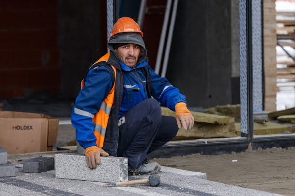 «Это полурабский труд»: как стройки Татарстана подсели на мигрантскую иглу