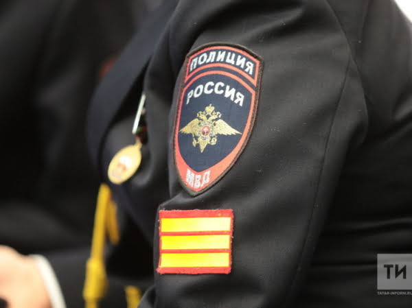 Бросавшегося с ножом на людей в Казани мужчину нашли полицейские