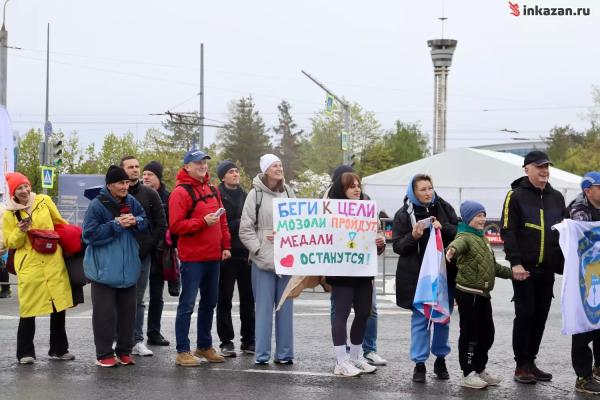 Дождь, Дорохов и 10 километров: фоторепортаж с Казанского марафона