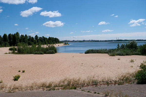 Ждем новый пляж? У Кировской дамбы намоют еще 3,5 гектара «для отдыха населения»