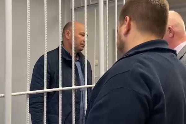 «Вцепимся — мало не покажется»: с экс-главы КирМоса сняли аферы, у худрука театра нашли активы на 105 млн