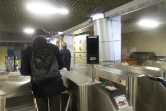 В казанском метро начали внедрять оплату лицом, но не закончили - денег нет