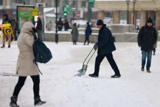 Казанские коммунальщики победили первую метель в городе, но не дефицит кадров